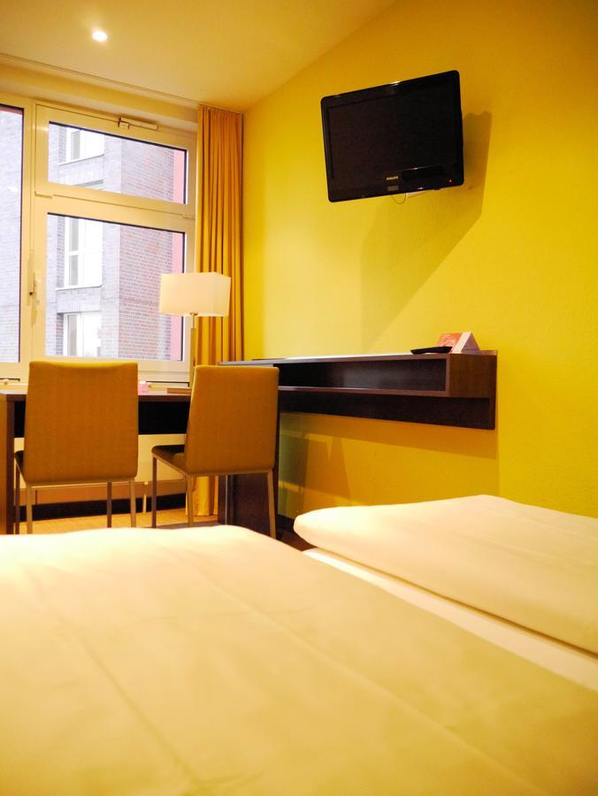 Bridge Inn Hotel Hamburg-Harburg Buitenkant foto