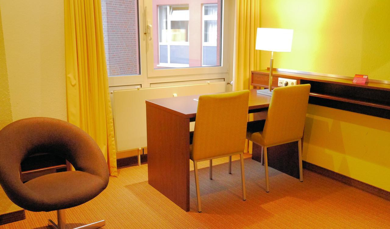 Bridge Inn Hotel Hamburg-Harburg Buitenkant foto
